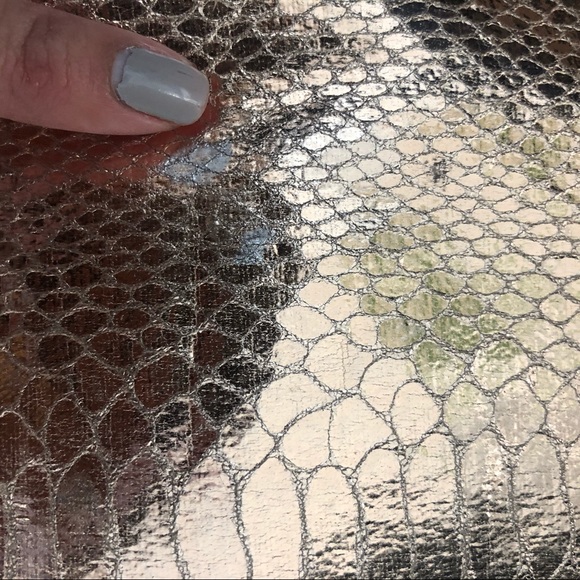 🤩HOST PICK🤩 Kate Spade rose gold tote!!! - Picture 8 of 16